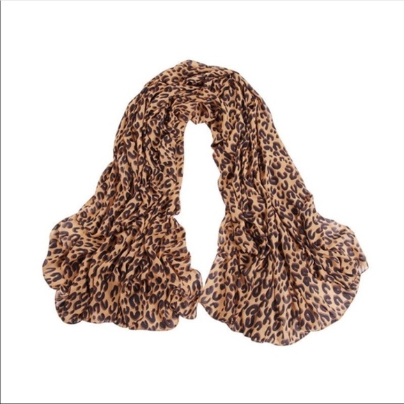 A Must Have This Year! Leopard Scarf - Picture 4 of 8